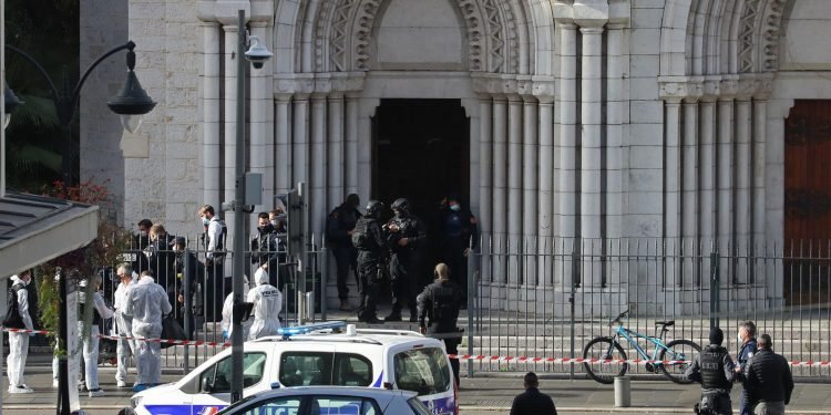 French members of the elite tactical police unit RAID enter to search the Basilica of Notre-Dame de Nice after a knife attack in Nice on October 29, 2020. - A man wielding a knife outside a church in the southern French city of Nice slit the throat of one person, leaving another dead and injured several others in an attack on Thursday morning, officials said. The suspected assailant was detained shortly afterwards, a police source said, while interior minister Gerald Darmanin said on Twitter that he had called a crisis meeting after the attack. (Photo by Valery HACHE / AFP) (Photo by VALERY HACHE/AFP via Getty Images)