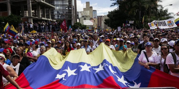 Caracas, Capital District/Venezuela; 01-23-2019: Group of protesters shows their support for Juan Guaido. During his oath