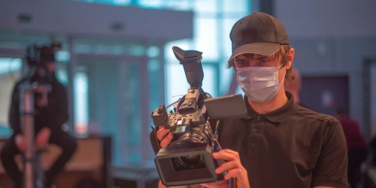 masked journalists interviewing during a pandemic. Covid-19