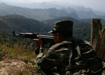 Soldier of the Shan State Army (South) on a frontline position. Loi Tai Leng, Myanmar - 12.09.2007