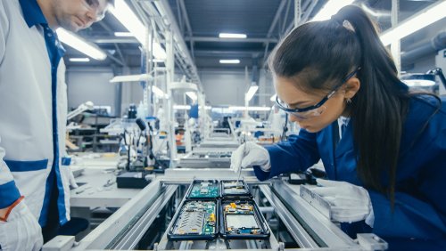 Shot,Of,An,Electronics,Factory,Workers,Assembling,Circuit,Boards,By