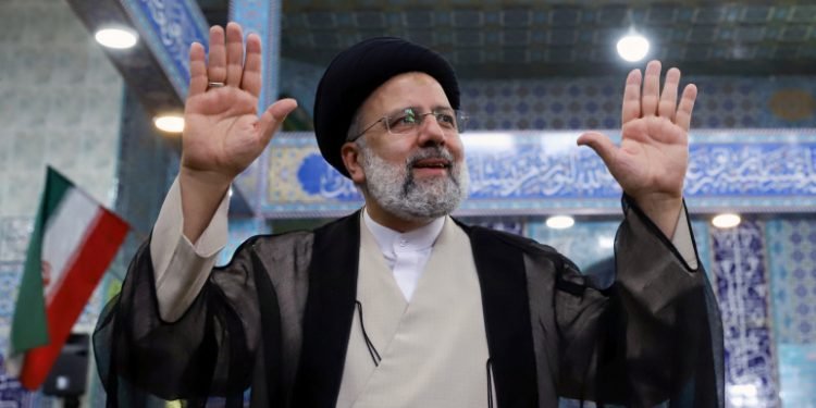 Presidential candidate Ebrahim Raisi gestures after casting his vote during presidential elections at a polling station in Tehran, Iran June 18, 2021. Majid Asgaripour/WANA (West Asia News Agency) via REUTERS ATTENTION EDITORS - THIS IMAGE HAS BEEN SUPPLIED BY A THIRD PARTY.