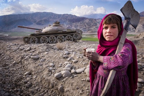 Jalalabad Road, Afghanistan, January 2004: Young girl on the Jalalabad Road, Afghanistan