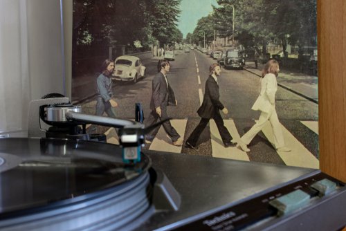 Napoli, turntables with the Beatles vinyls in the background. 03/11/2018