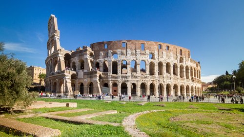 Rome,,October,2017:,Crowd,Of,Tourists,Visiting,The,Iconic,Monument