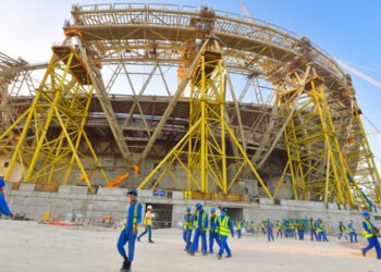 Doha,qatar-feb,15,,2020,:,Workers,Walk,Towards,The,Construction,Site