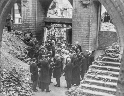 Woodrow Wilson inspects the ruin of  University Library