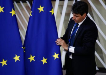 Brussels, Belgium. 28th May 2019.An official adjusts an EU flag in the lobby of the European Council building during the EU Summit.