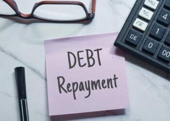 Sticky,Note,With,The,Inscription,Debt,Repayment,On,Desk,With