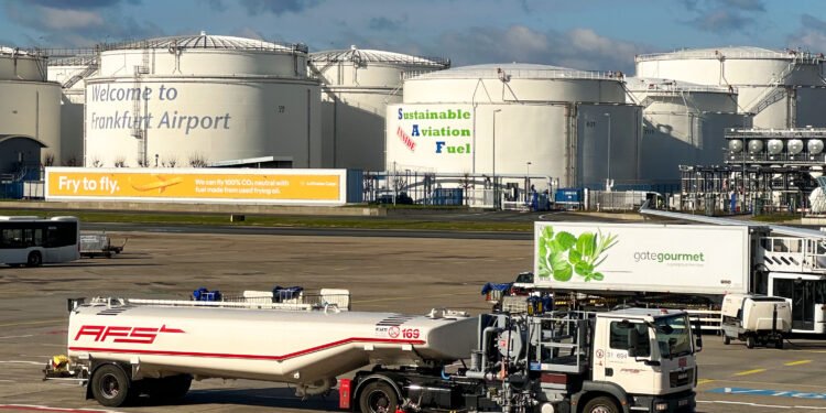 Sustainable Aviation Fuel advertisment on fuel storage at Frankfurt airport. Credit: Ubahnverleih/Wikimedia Commons