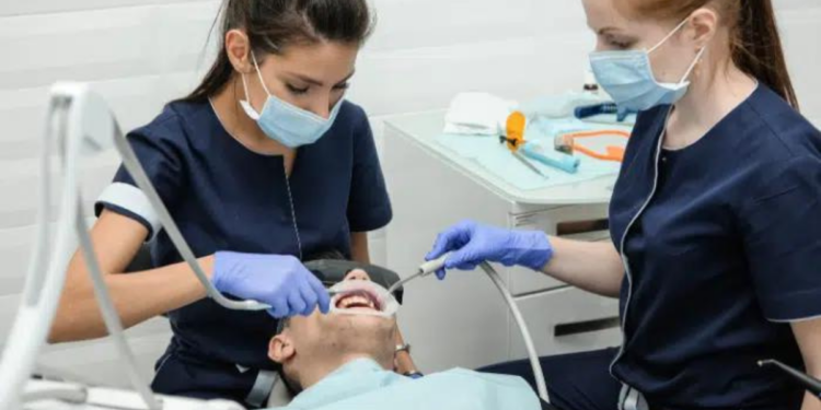 Can Dental Assistants Clean Teeth