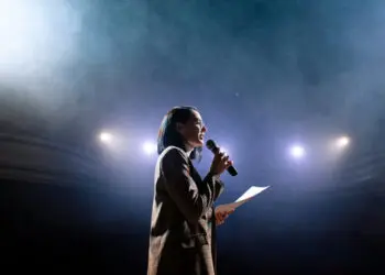 The,Female,Financial,Coach,Emotional,Gesturing,Talks,From,The,Stage