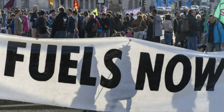 Extinction Rebellion Activists Disrupt Brussels Street, Demand End to Fossil Fuel Subsidies